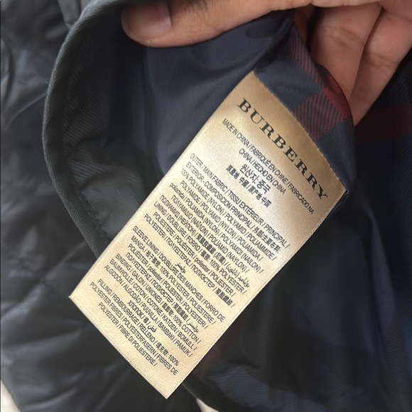 Burberry Black Bomber Jacket with Quilted Design and Full-Length Zipper - Picture 4 of 10